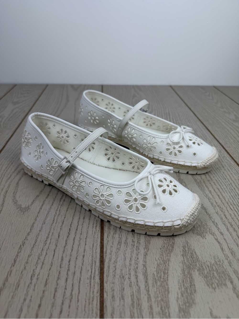 On 34th Women's Cassiee Floral Espadrille Bow Flats 9M White Eyelet $80